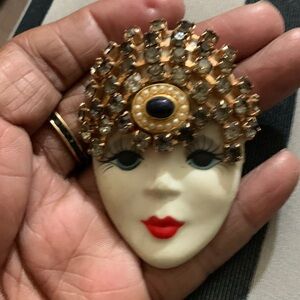 Elegant Crystals With Gold & Black Cameo Face Brooch